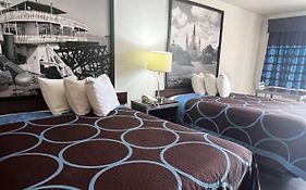 Super 8 By Wyndham Slidell